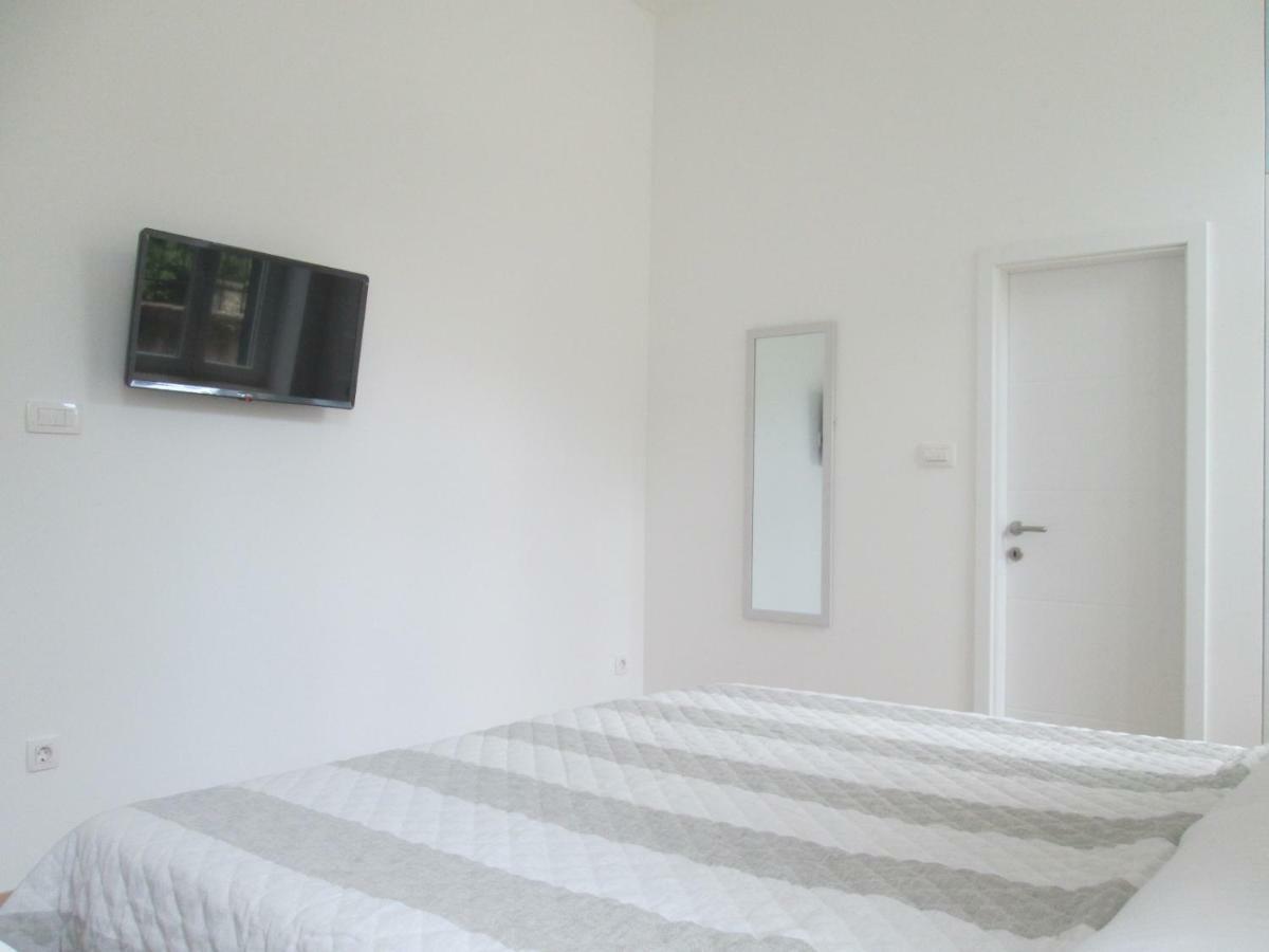 En-Suite Rose On Rokova Street - 5 Min Walk To The Old Town Of Split Exterior photo